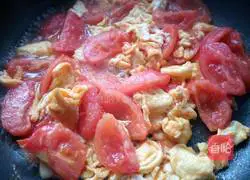 Illustration of how to make scrambled eggs with tomatoes 12