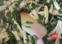 Illustration of how to make fried rice cakes with shepherd's purse, winter bamboo shoots 11