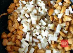 Illustration of how to cook diced chicken with king oyster mushrooms 11