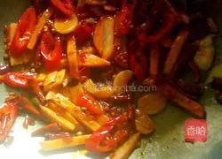 Illustration of how to make Qianjiang chicken offal 10