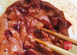 Illustration of how to stir-fry pork liver with onions 2