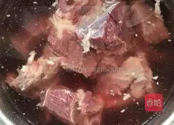 Illustration of how to cook beef in rice cooker sauce 1