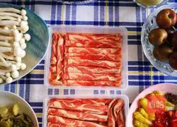 Illustration of how to make fat beef in sour soup 1