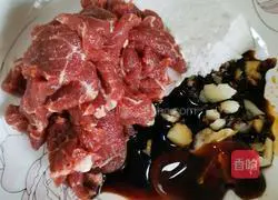 Illustration of how to make stir-fried meat with carrots, king oyster mushrooms 4