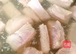 Illustration of Homemade Pork Ribs Stewed with Potatoes 3