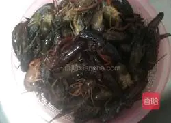 Illustration of how to make thirteen-flavor crayfish 1