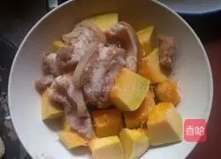 Illustration of how to make steamed pork powder 4