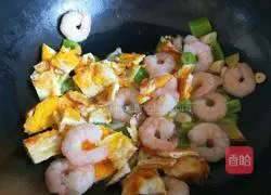 Xinwen Gourmet Poached Egg Fried Shrimp Recipe Illustration 10