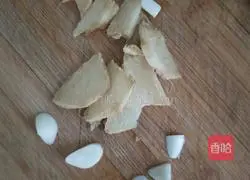 Illustration of how to make mushroom stewed chicken thigh root 5