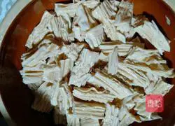 Illustration of how to make stir-fried bean curd and pork 1