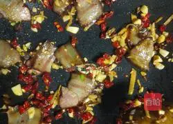 Illustration of how to make fried bacon with lettuce 5