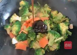 Illustration of how to make broccoli in oyster sauce 8