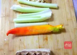 Illustration of how to make fried meat with celery 1
