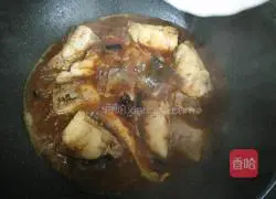 Illustration of how to make braised preserved fish cubes in sauce 6