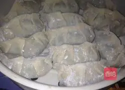 Illustration of how to make leek and pork dumplings 5