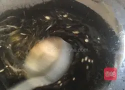 Illustration of how to make celery powder 6