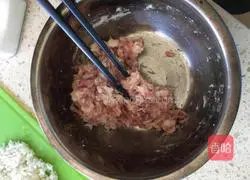 Illustration of how to make glutinous rice meatballs 6