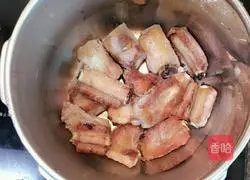 Illustration of how to make pork ribs and lotus root stewed 5