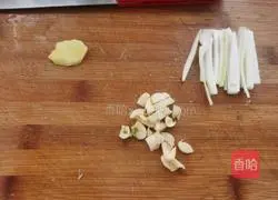 Illustration of how to cook chicken legs stewed with potatoes 1