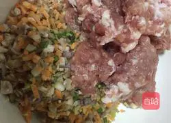 Illustration of how to make steamed pork with mushrooms 1