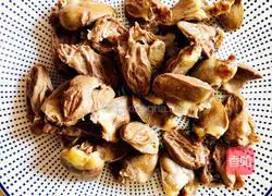 Illustration of how to stir-fry chicken hearts with green garlic sprouts 9