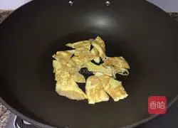 Illustration of how to make soybean sprouts, garlic sprouts and scrambled eggs 3