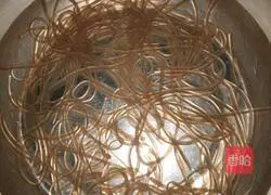 How to make fried celery vermicelli Illustration 2