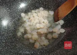 Illustration of how to make fried shrimps with solid eggs 4