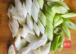 Illustration of how to make tomato braised quail eggs 8