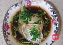 Illustration of how to make pomfret with scallion oil 7