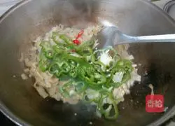 Illustration of how to make fried chili with dried bean skin 6