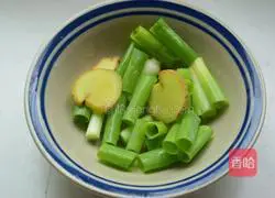 Illustration of how to stew beans with big bones 3