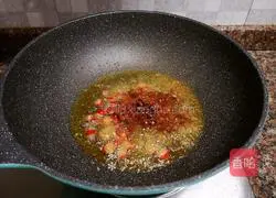 Illustration of how to stir-fry pork liver with leeks 10