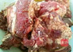 Illustration of how to make steamed dumplings stuffed with pork ribs and pickled cabbage 4