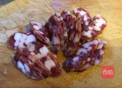 Illustration of how to make steamed potatoes with sausage 2