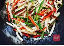 Illustration of how to make stir-fried dried beans 7