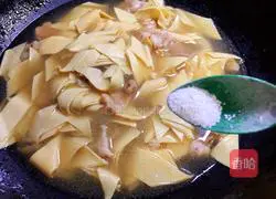 Illustration of how to stir-fry dry tofu and pepper 11