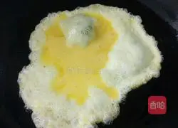 Illustration of how to make fried onions and eggs 3