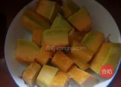 Illustration of how to make steamed pork with rice flour 1