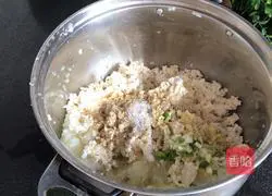 Illustration of how to make winter melon meatballs 10