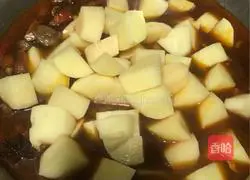 Illustration of how to make potato stewed beef brisket 6