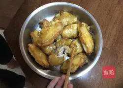 Illustration of how to make golden fried chicken wings 7