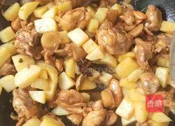 Illustration of how to make fried chicken with potatoes 13