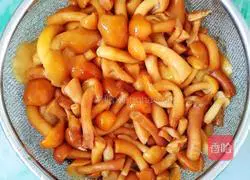 Illustration of how to stir-fry cucumber with slider mushrooms 2