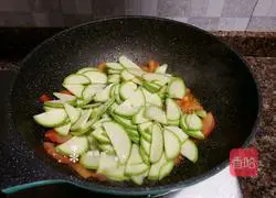 Illustration of how to make fried zucchini with tomatoes 10