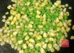 Illustration of how to make fried peas and sausage 6