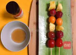 Illustration of how to make skewers of chicken, fruits and vegetables 12