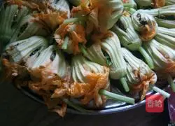 Illustration of how to make stuffed pumpkin flowers 9