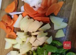 Illustration of how to braise catfish with soy sauce 3