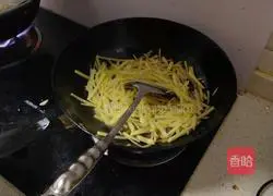 Illustration of making homemade potato shreds 7